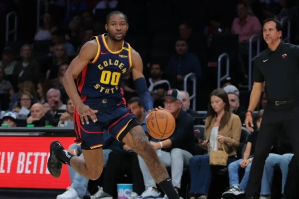 golden-state-warriors-forward jonathan kuminga drives to the basket