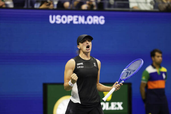 Iga Swiatek Fights Back to Beat Anna Kalinskaya 7-6, 6-4 at US Open