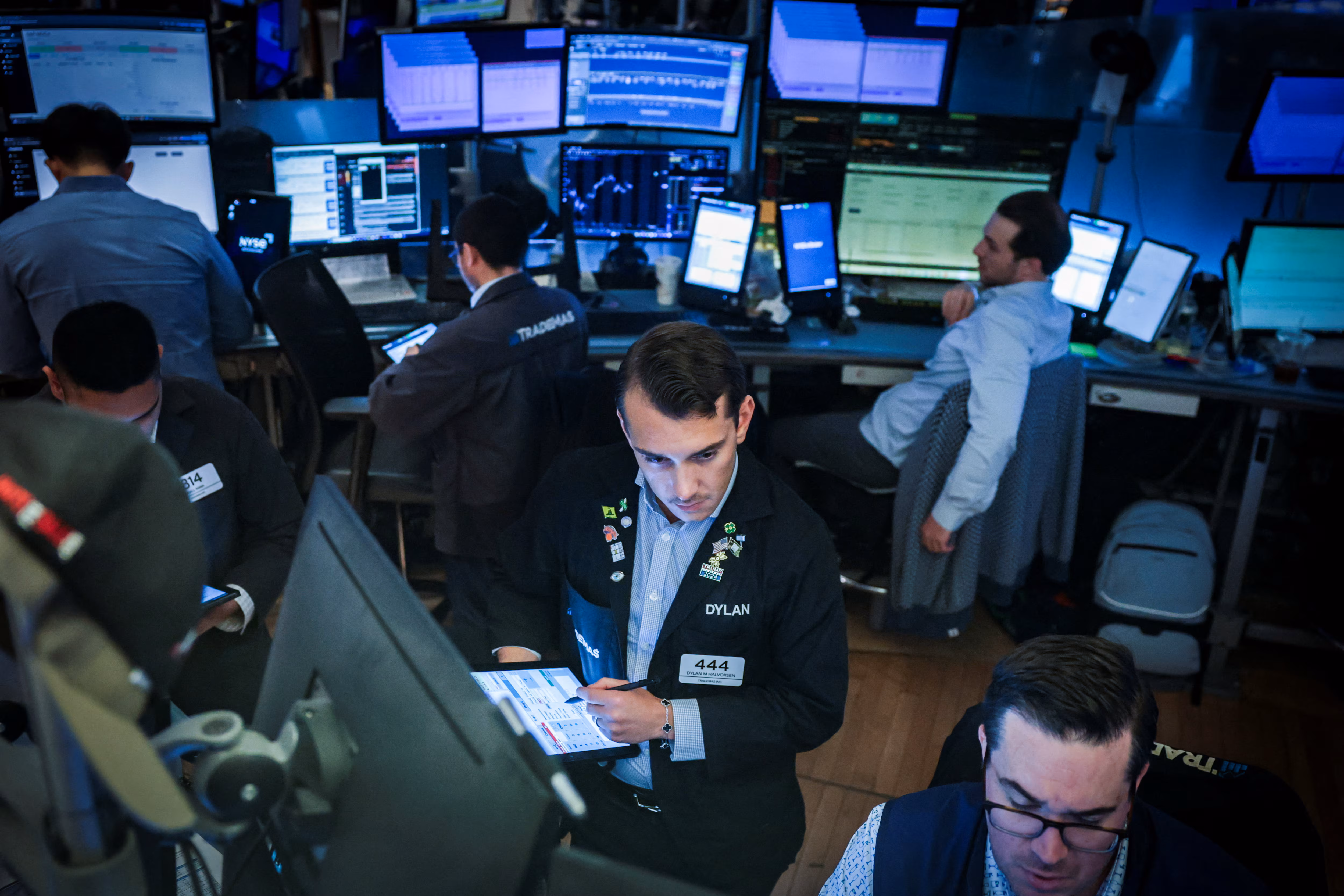 U.S. Stocks Pause Near All-Time Highs Ahead of Fed and Retail Earnings Reports