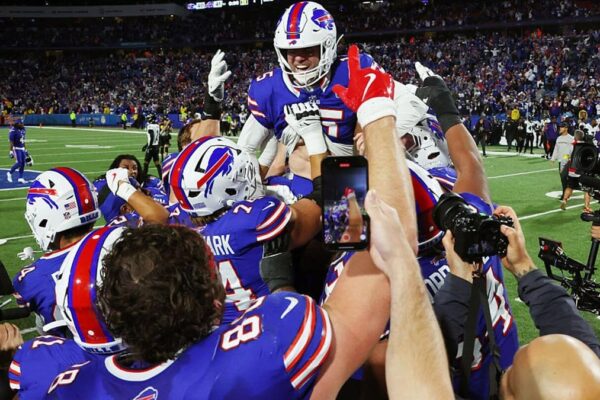 Josh Allen engineers a jaw-dropping fourth-quarter comeback, rallying the Bills for 16 points in under 4 minutes to stun the Ravens 41–40 in prime-time drama.