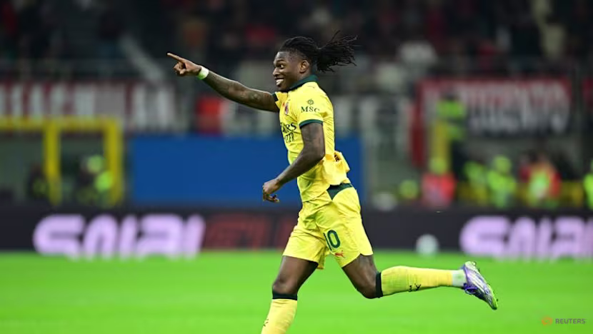 Leão Double Sends Milan Past Fiorentina 2-1