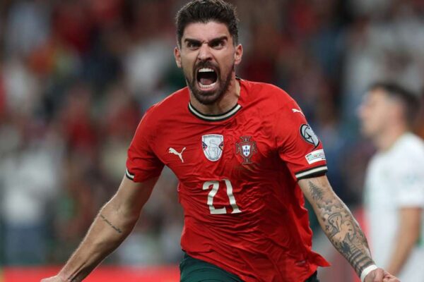 Neves’ Last-Minute Header Keeps Portugal Perfect vs Ireland