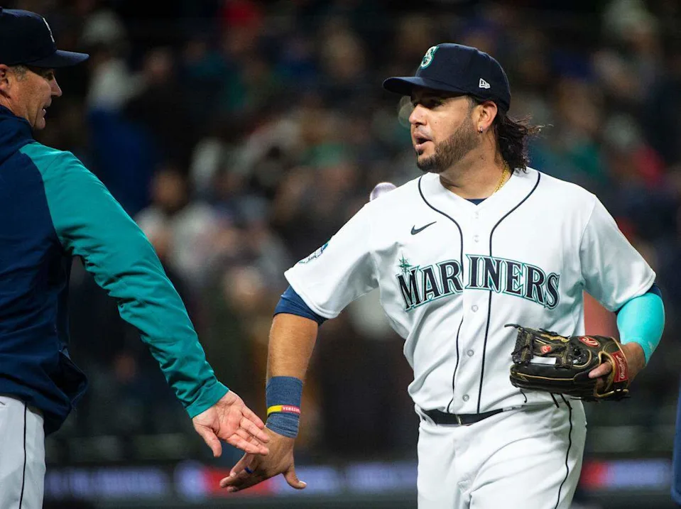 Suárez Grand Slam Puts Mariners One Win Away