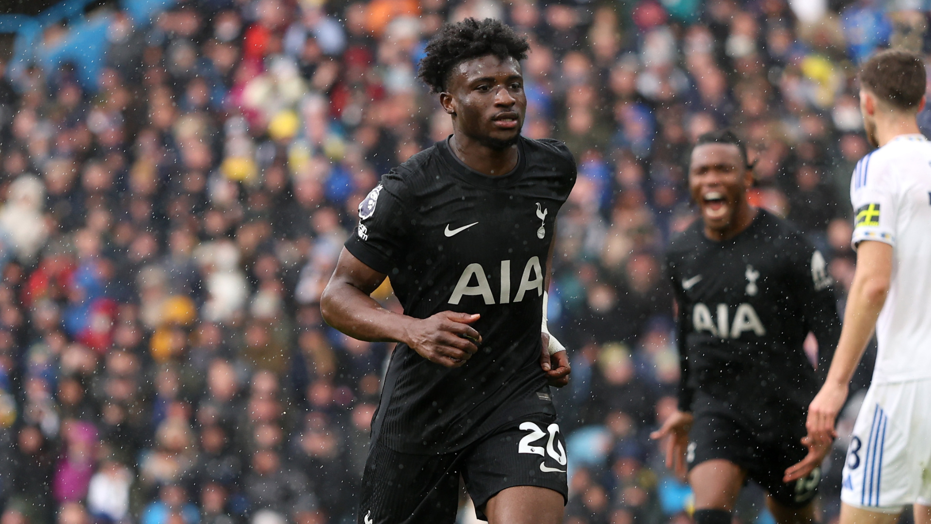 Tottenham Ends Leeds’ Unbeaten Run with 2-1 Win at Elland Road