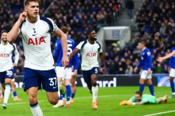 Tottenham Hotspur Beat Everton 3-0
