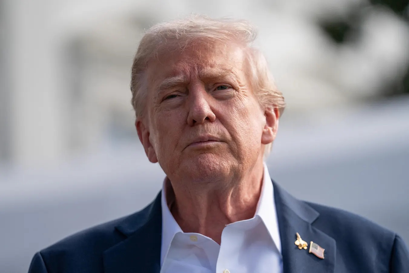 Trump Halts $2.1B for Chicago Transit Projects Amid Shutdown Pressure