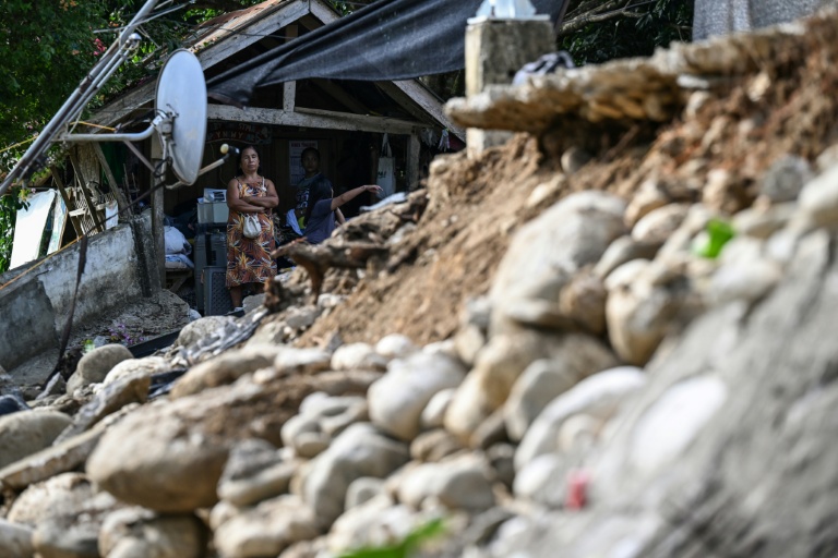 Twin Quakes Strike Southern Philippines, At Least 7 Dead