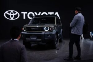 Toyota Reports Profit Drop as Tariff Pressures Mount