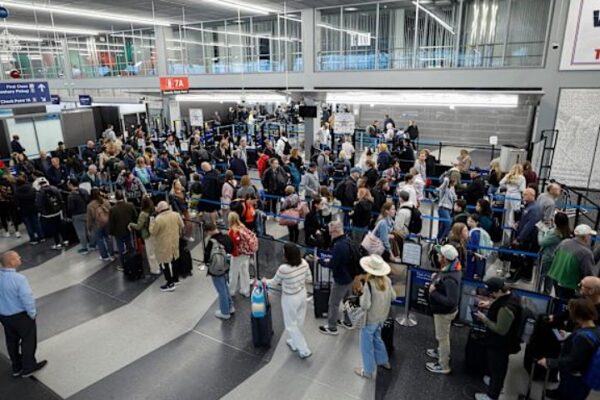 Nationwide Travel Chaos as Over 1,100 Flights Canceled Sunday