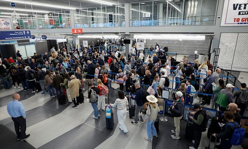 Nationwide Travel Chaos as Over 1,100 Flights Canceled Sunday