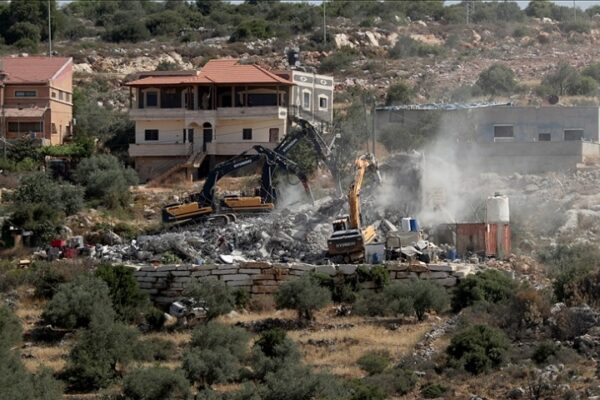 Israeli Settlers Attack West Bank Villages, Injuring 4 Palestinians