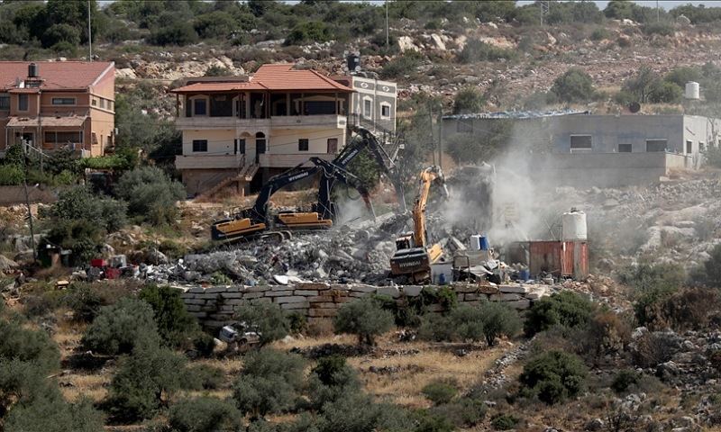 Israeli Settlers Attack West Bank Villages, Injuring 4 Palestinians