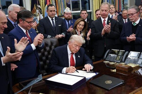 Trump Signs Bill to End Record-Breaking US Shutdown