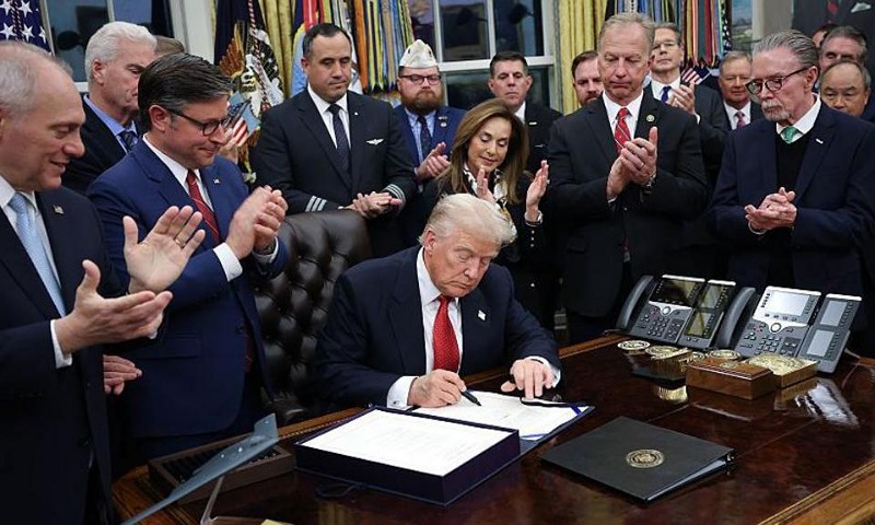 Trump Signs Bill to End Record-Breaking US Shutdown