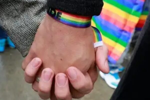 China Removes Two Popular Gay Dating Apps from Apple Store