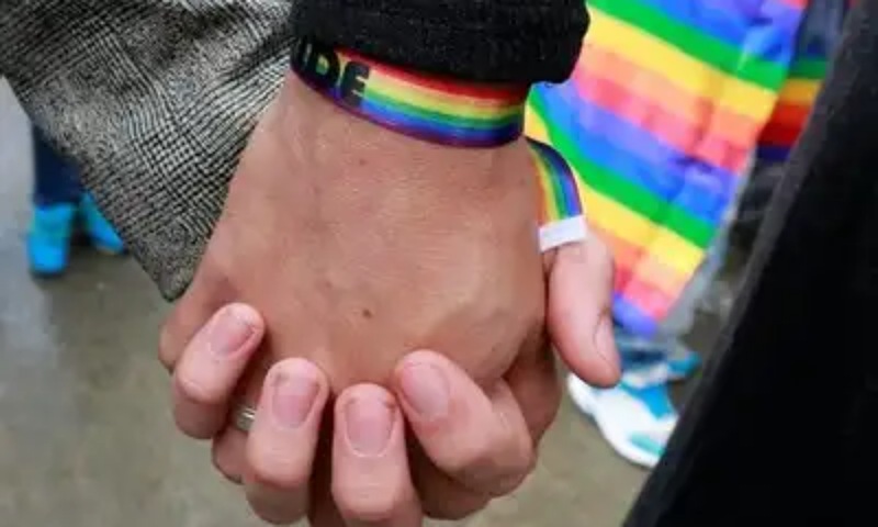 China Removes Two Popular Gay Dating Apps from Apple Store