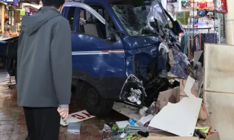 Police to Detain Driver After Crash Kills Two in South Korea