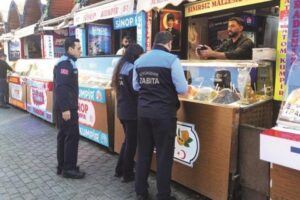 Suspected Food Poisoning Kills Mother, 2 Kids at Popular Istanbul Tourist Site