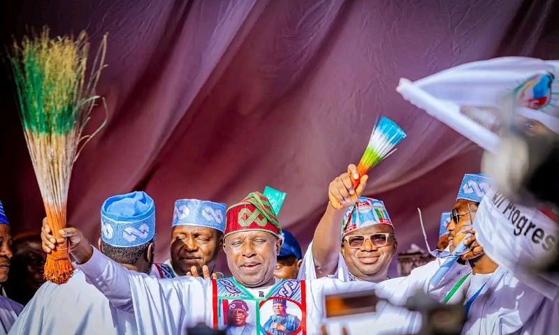 Akpabio, Yilwatda Welcome Massive Defection to APC in Plateau