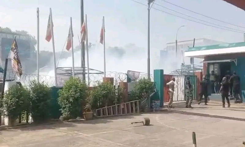 Abuja Tension: Police Deploy Teargas to Stop Clashing PDP Factions