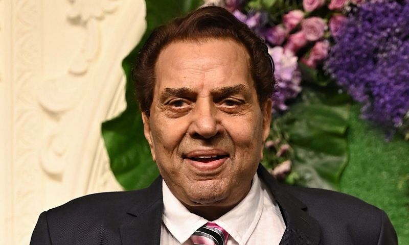 End of an Era: Bollywood Star Dharmendra Passes On at 89