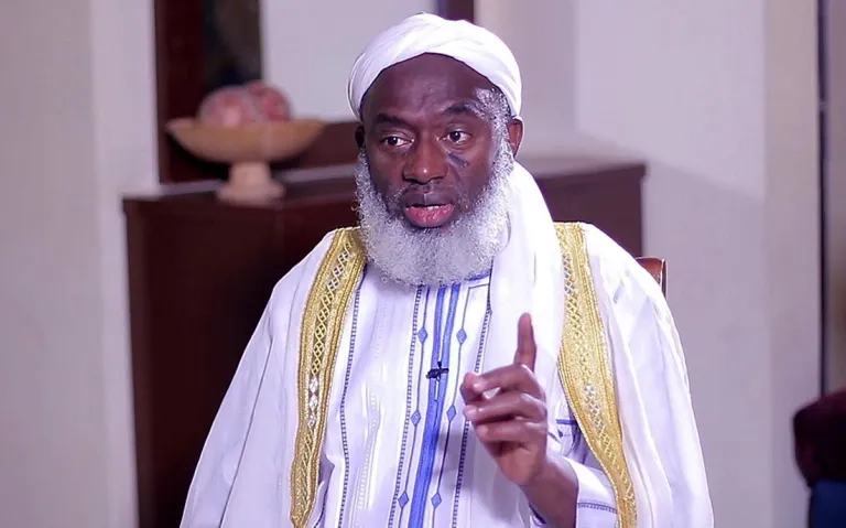 Gumi engaging bandits during peace mission