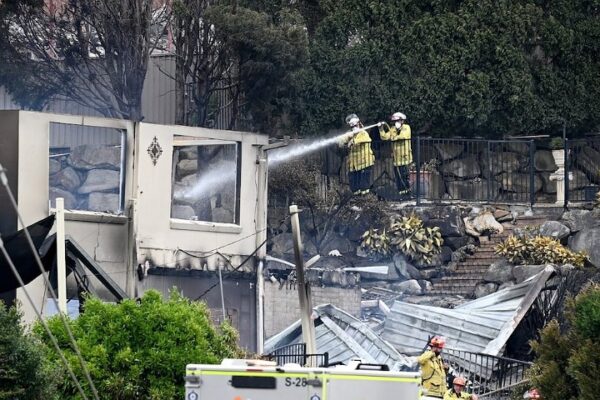 Firefighter Killed as Wildfires Destroy 40 Homes in Australia