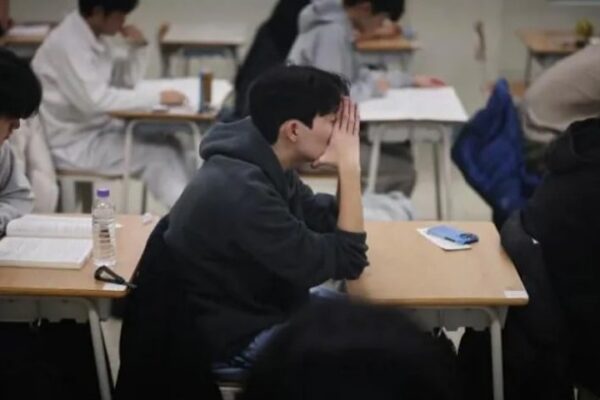 South Korea Exam Chief Quits Over Tough English Test