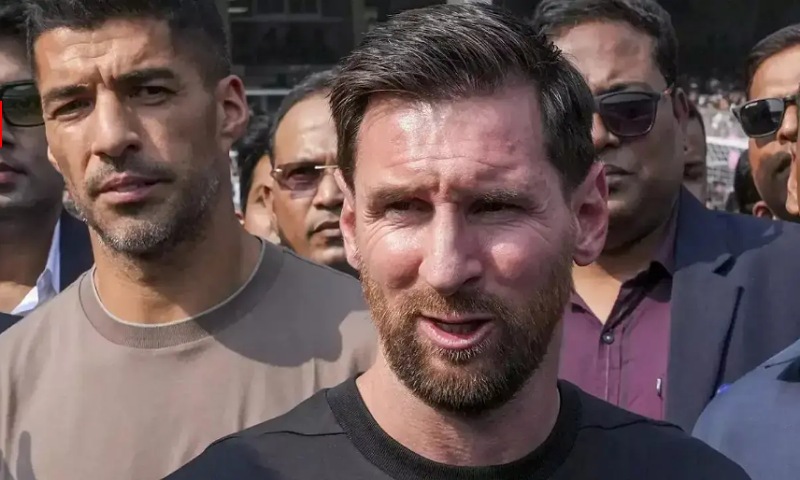 Angry Fans Throw Chairs and Bottles at Messi Event in India