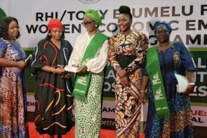 First Lady Remi Tinubu Gives ₦50m Grants to 1,000 Women in Ogun