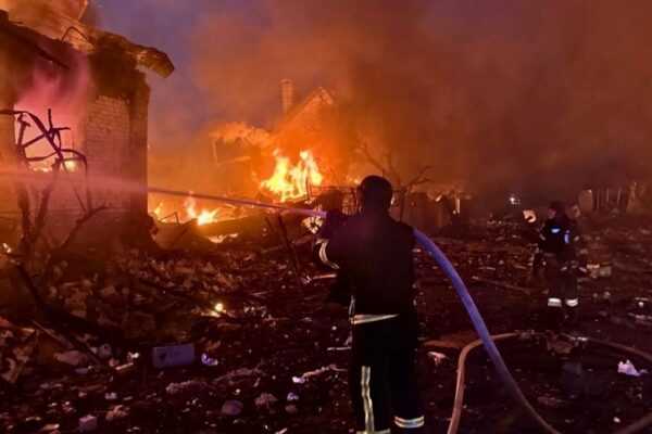 Deadly Russian Strike Hits Kyiv as Trump and Zelensky Prepare for Peace Talks