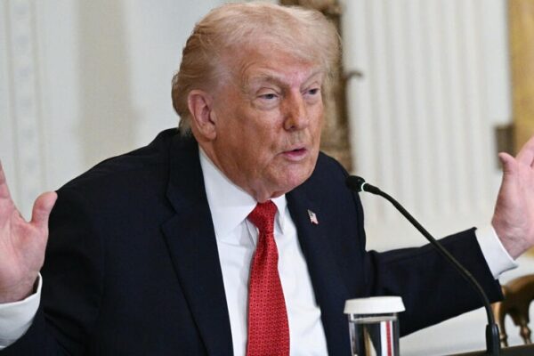 Trump Threatens Tariffs on Nations Resisting US Move on Greenland