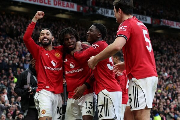 Carrick Starts Derby Era in Style as Man United Beat City 2–0