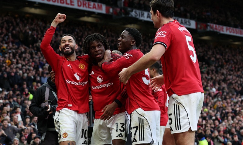 Carrick Starts Derby Era in Style as Man United Beat City 2–0