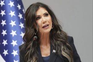 Noem Defends ICE in Minnesota, Says Ruling Changed Nothing