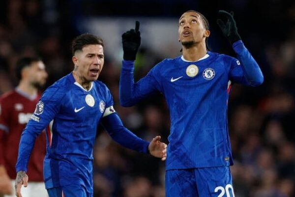 Chelsea Fight Back to Beat West Ham 3-2 After Late Fernandez Goal