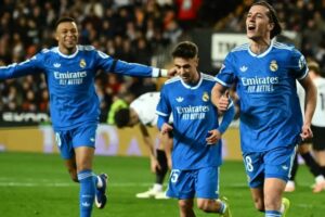 Madrid Keep Title Pressure on Barca with 2–0 Win Over Valencia