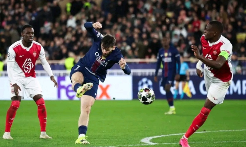 Paris Saint-Germain Rally from Two Goals Down to Defeat 10-Man Monaco 3-2