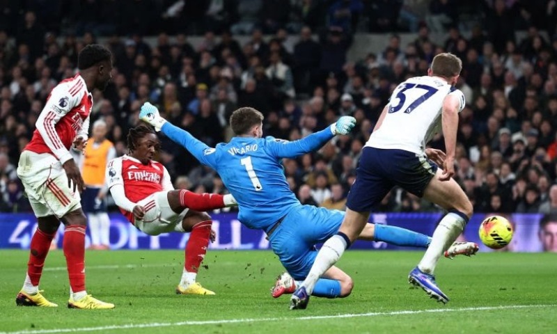 Eze Leads 4–1 Win Over Tottenham, Boosting Arsenal’s Title Race