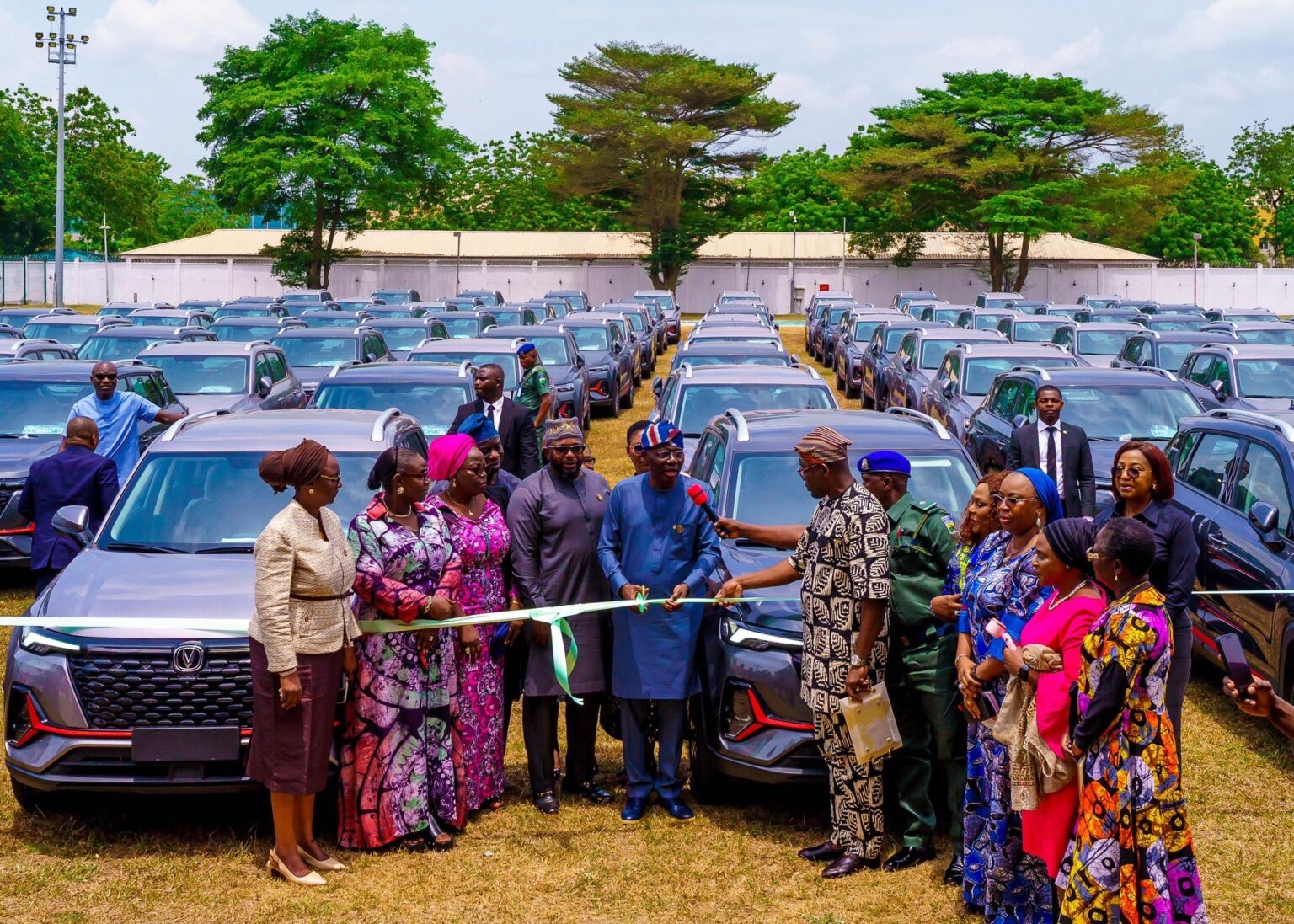 Lagos Governor Sanwo-Olu Presents Official Vehicles to Senior Public Officers